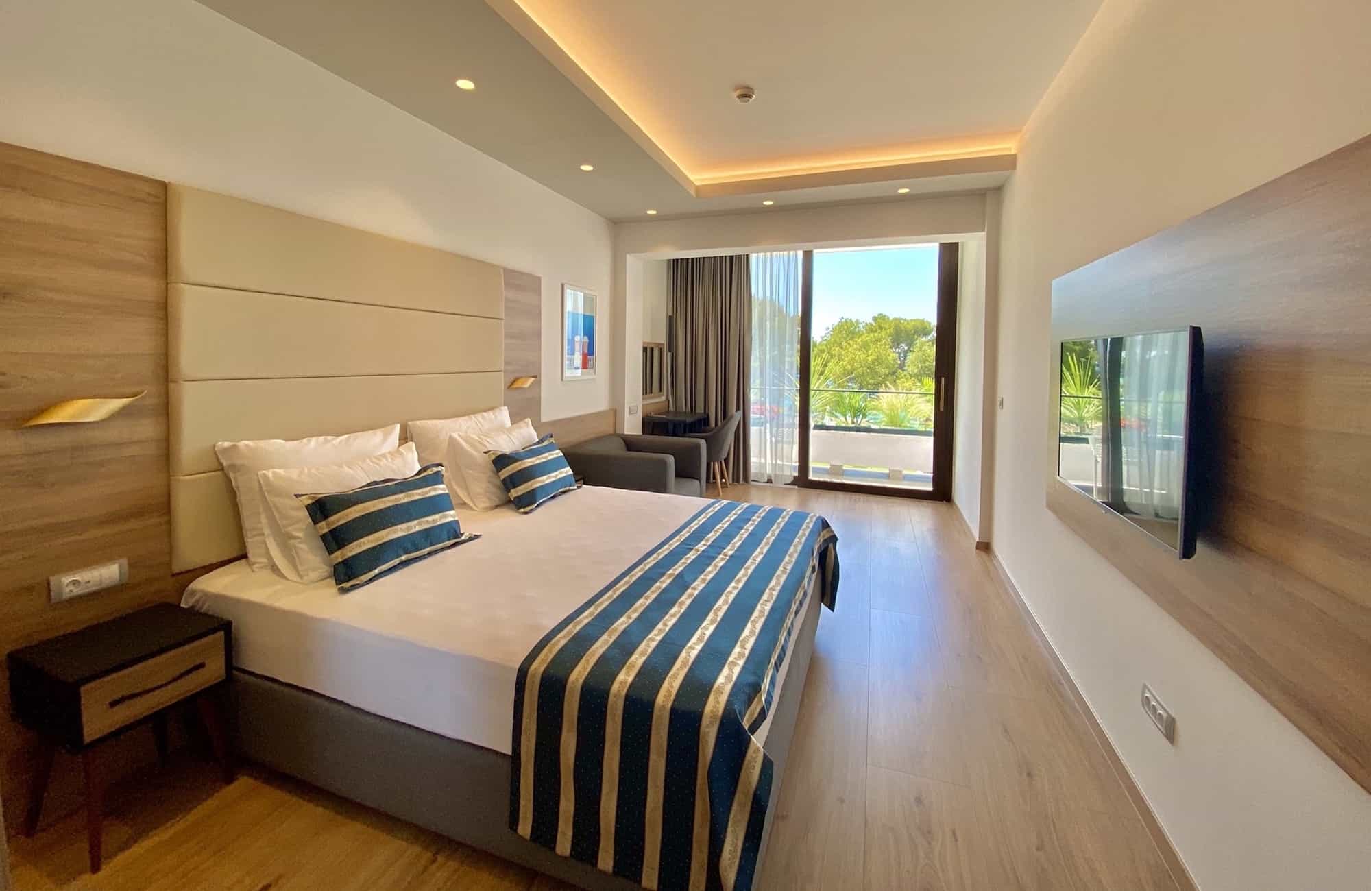 Superior Double or Twin with Sea View